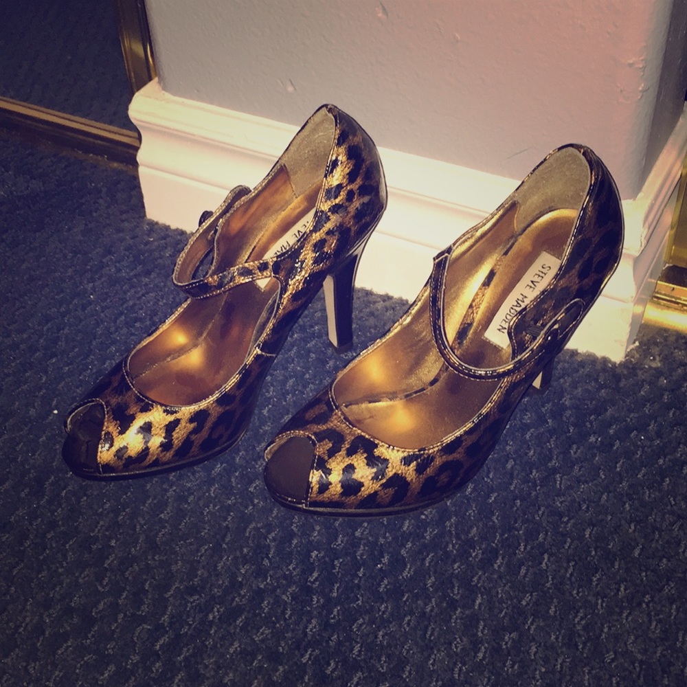 Leopard heels!!